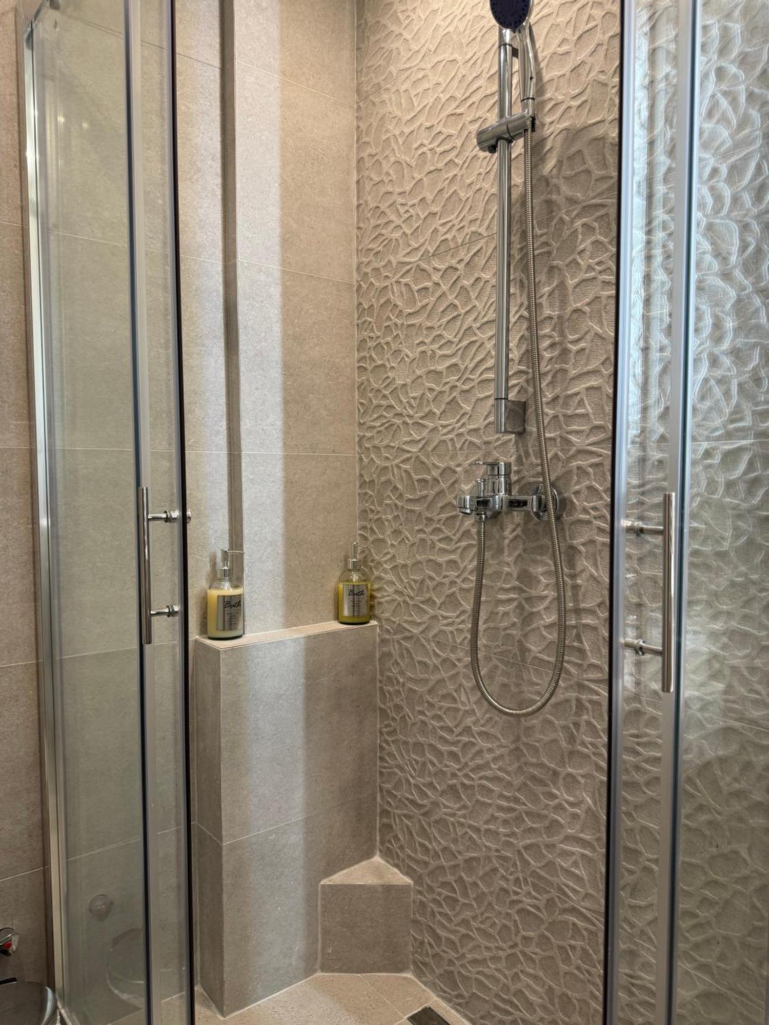 Dekolomvou Apartamento Tessalónica Exterior foto